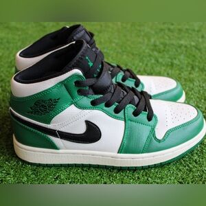 Nike Air Force 1 high green size 7 women for sale, only worn a few times.